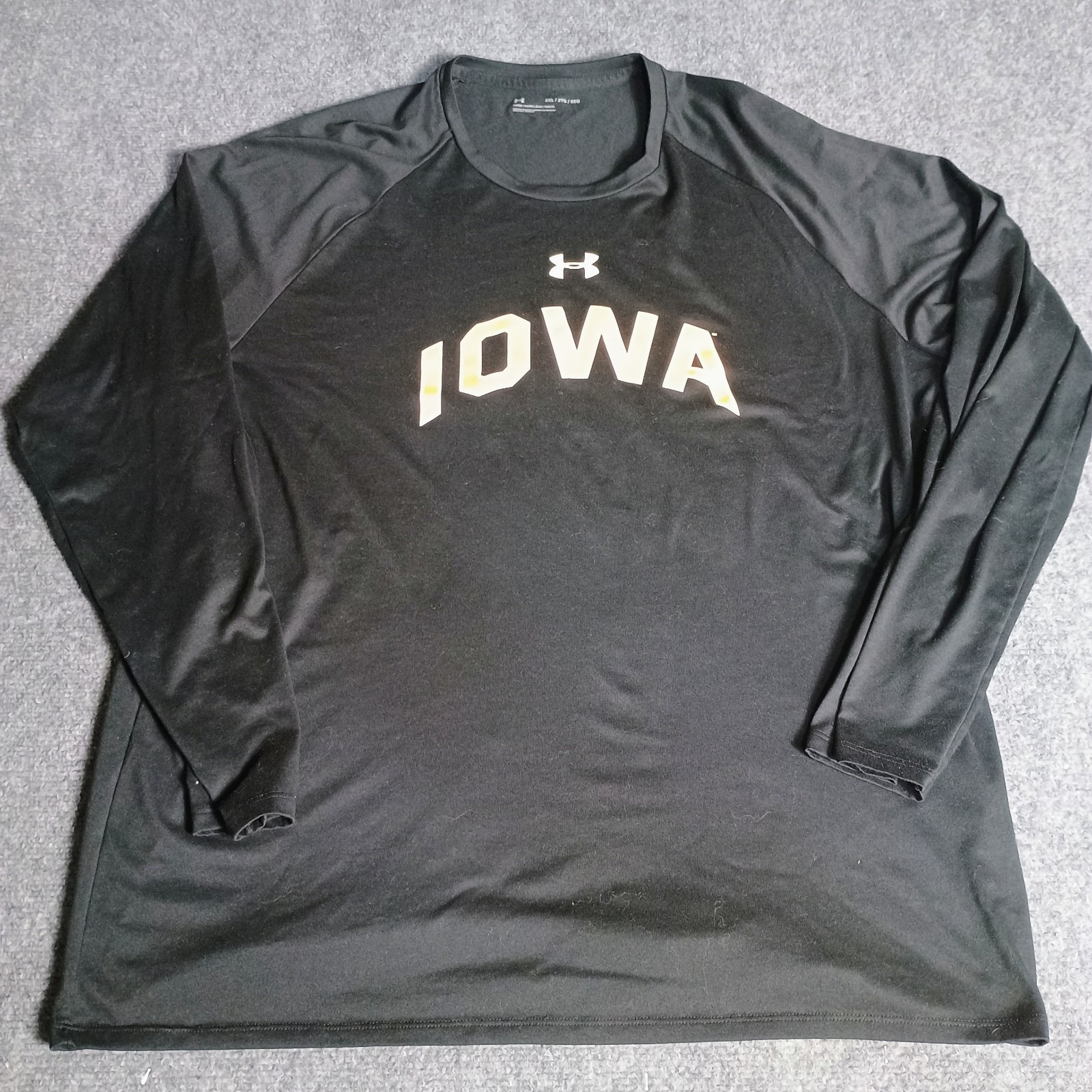 Under Armour Iowa Hawkeyes Heatgear Long Sleeve Performance Shirt Black Men's...